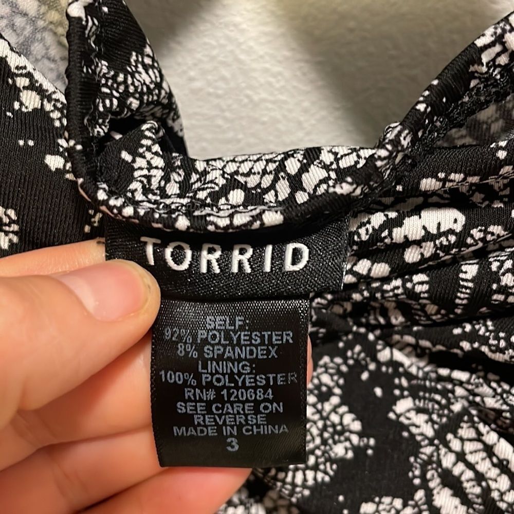 Torrid Womans black and white patterned top - Picture 10 of 13